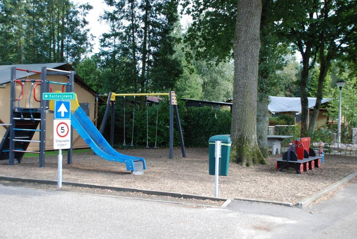 Charmant Chalet Op Een Bospark Op De Veluwe Βίλα Putten Εξωτερικό φωτογραφία